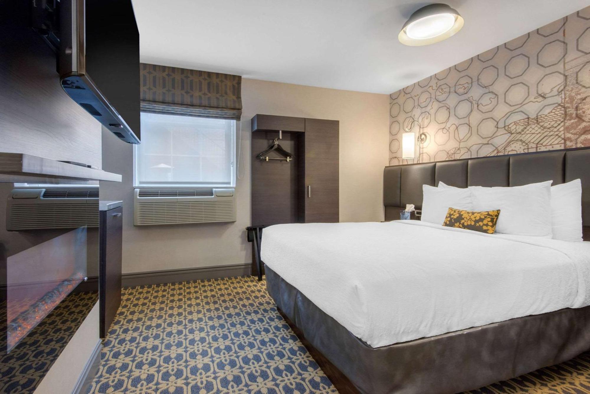 The Champlain Waterfront Hotel Ascend Hotel Collection Ориллия Экстерьер фото
