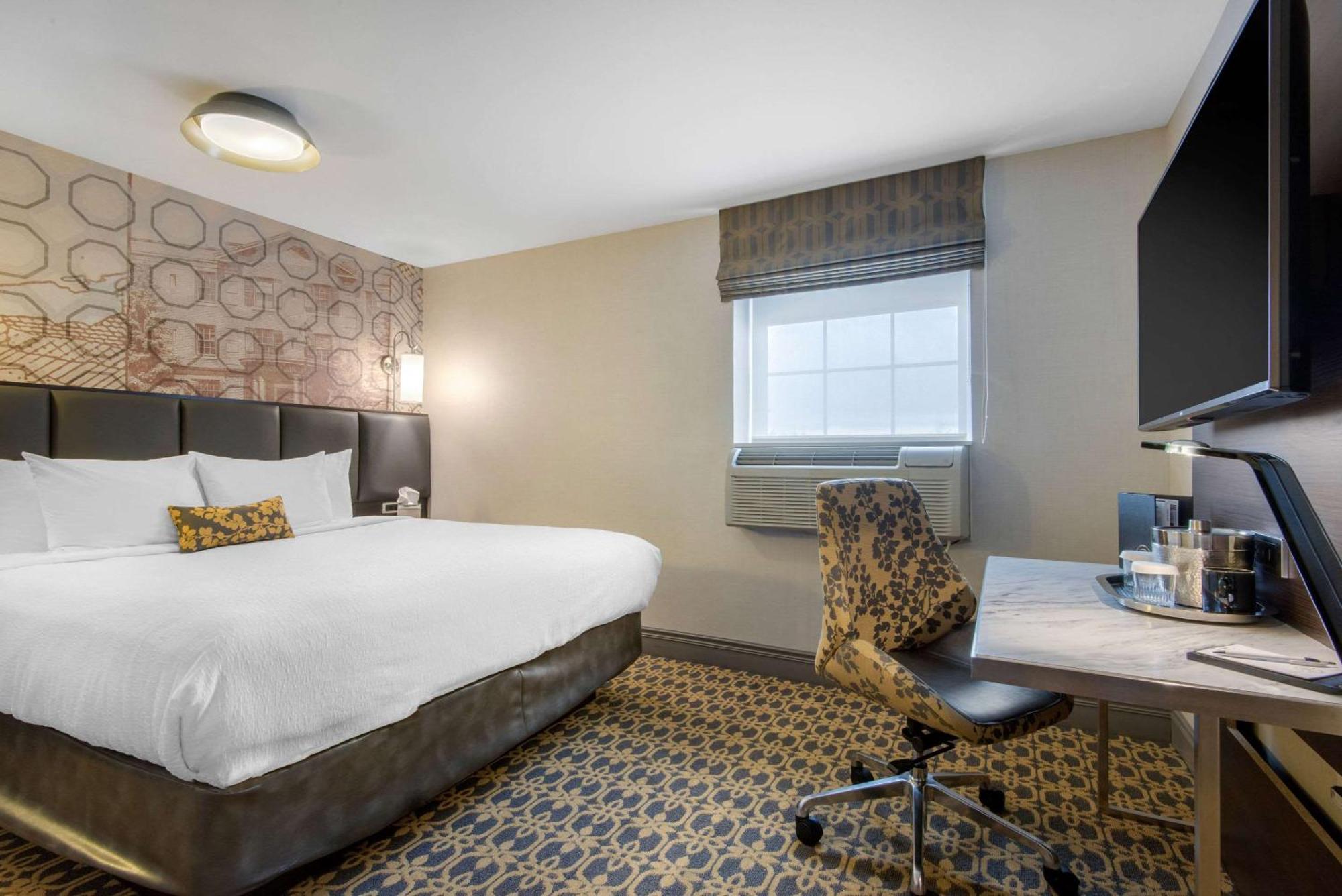 The Champlain Waterfront Hotel Ascend Hotel Collection Ориллия Экстерьер фото