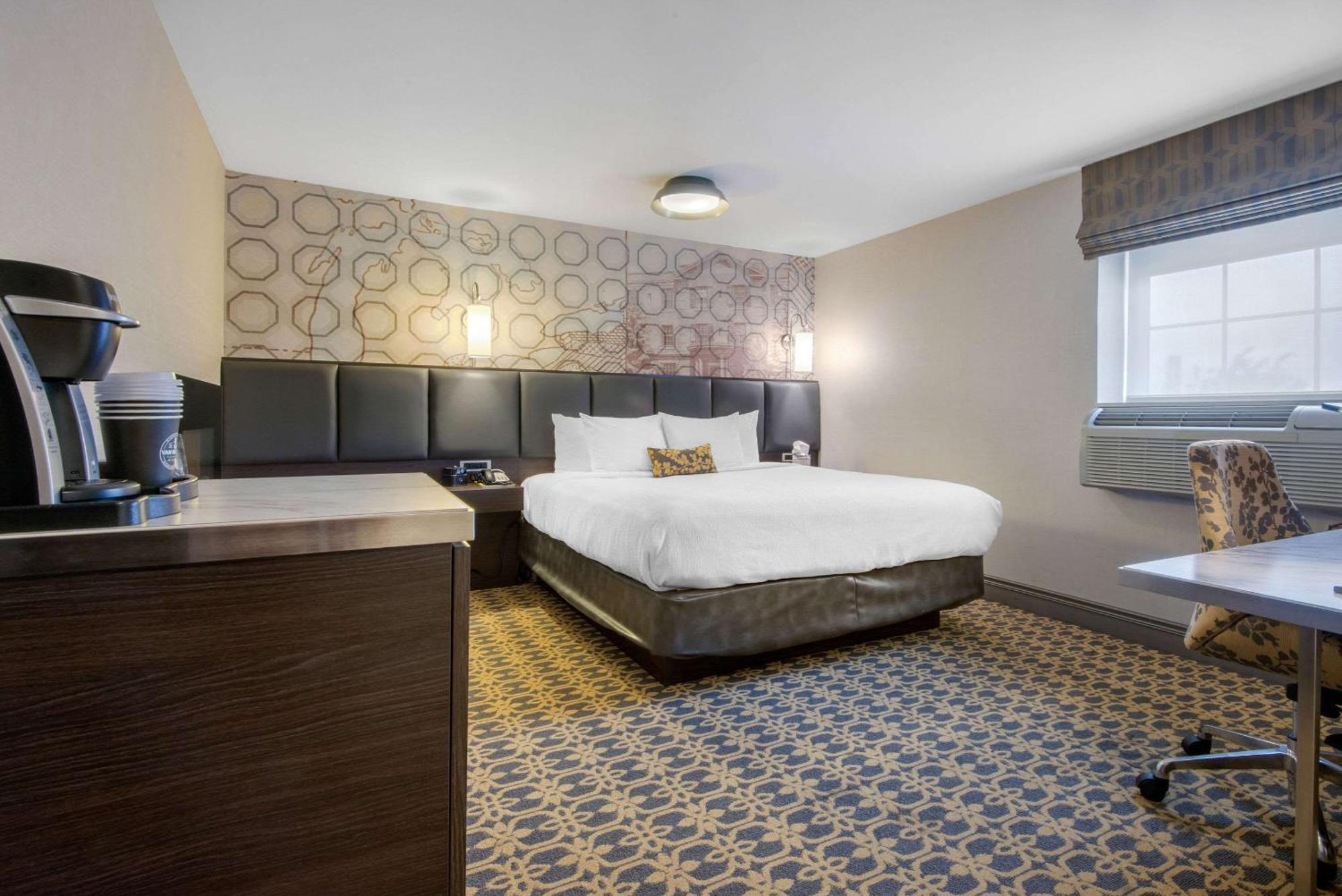 The Champlain Waterfront Hotel Ascend Hotel Collection Ориллия Экстерьер фото