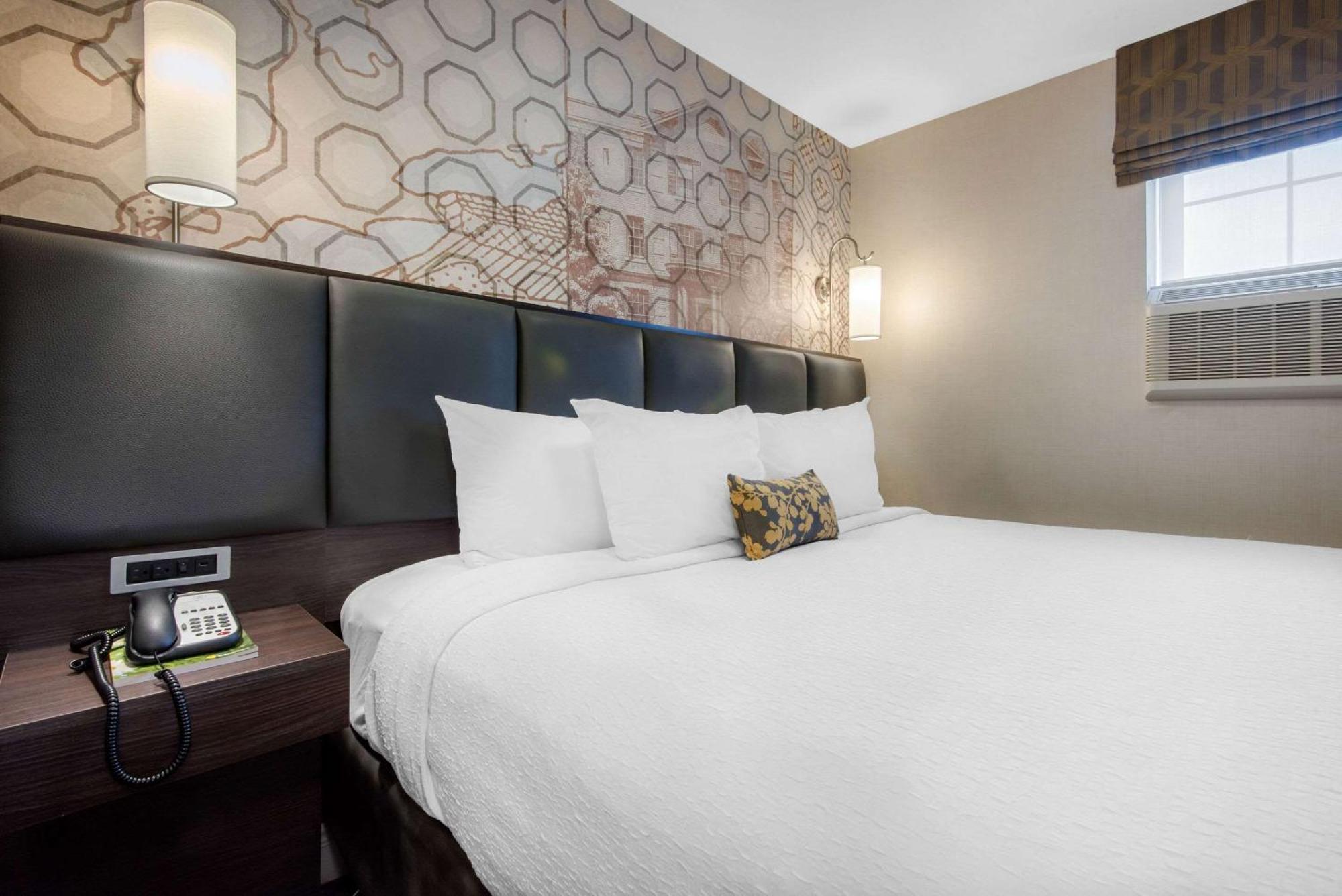 The Champlain Waterfront Hotel Ascend Hotel Collection Ориллия Экстерьер фото
