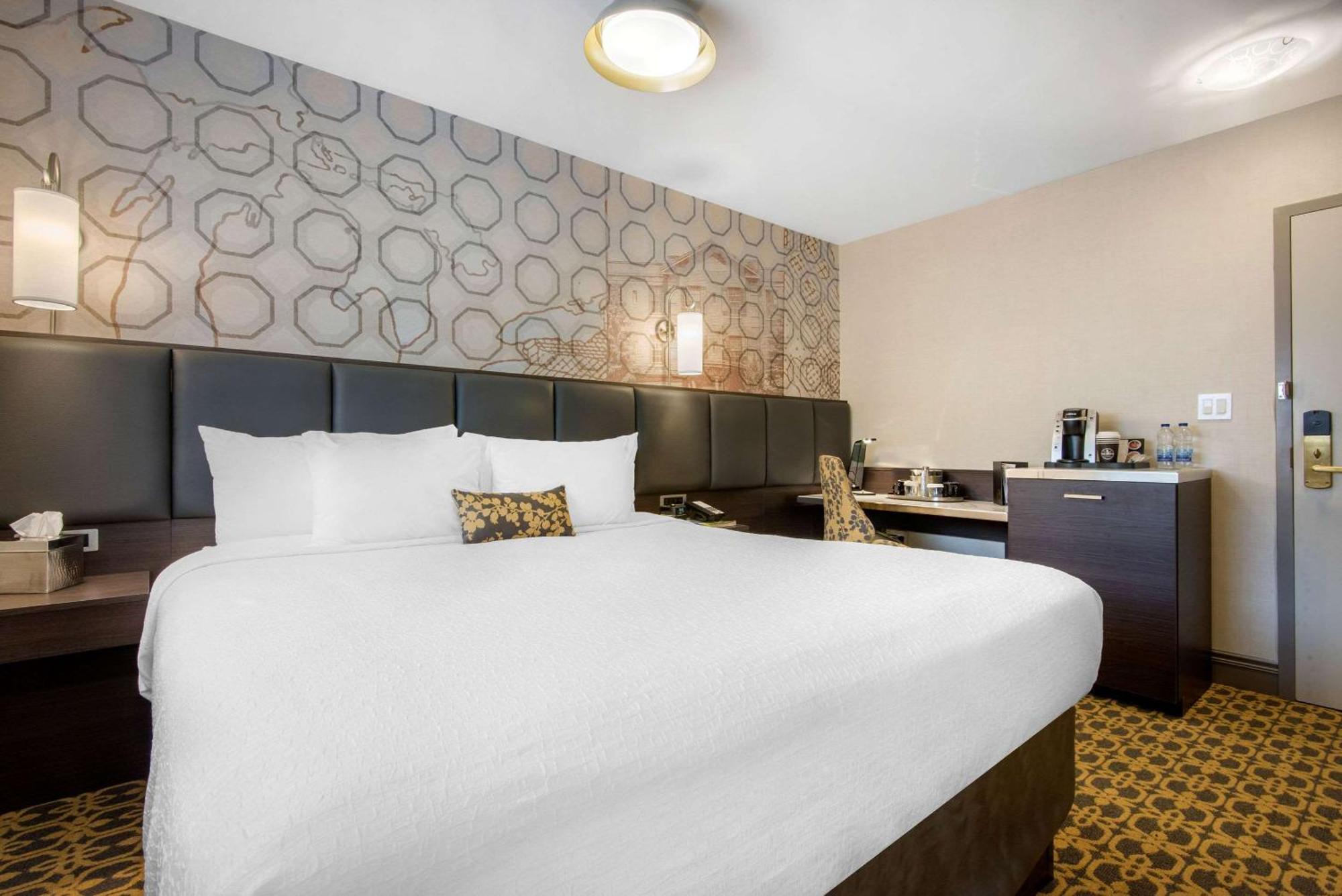 The Champlain Waterfront Hotel Ascend Hotel Collection Ориллия Экстерьер фото