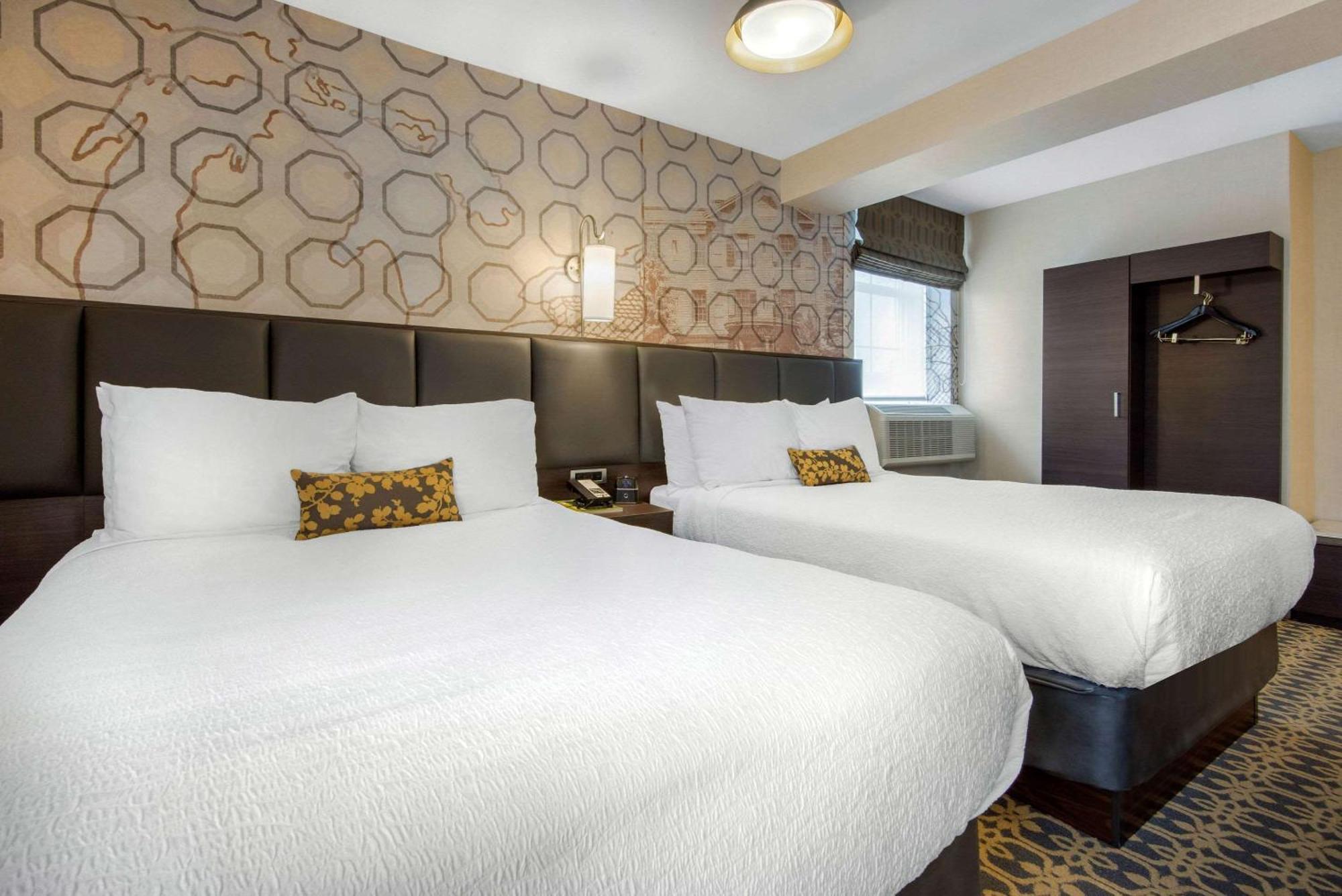 The Champlain Waterfront Hotel Ascend Hotel Collection Ориллия Экстерьер фото