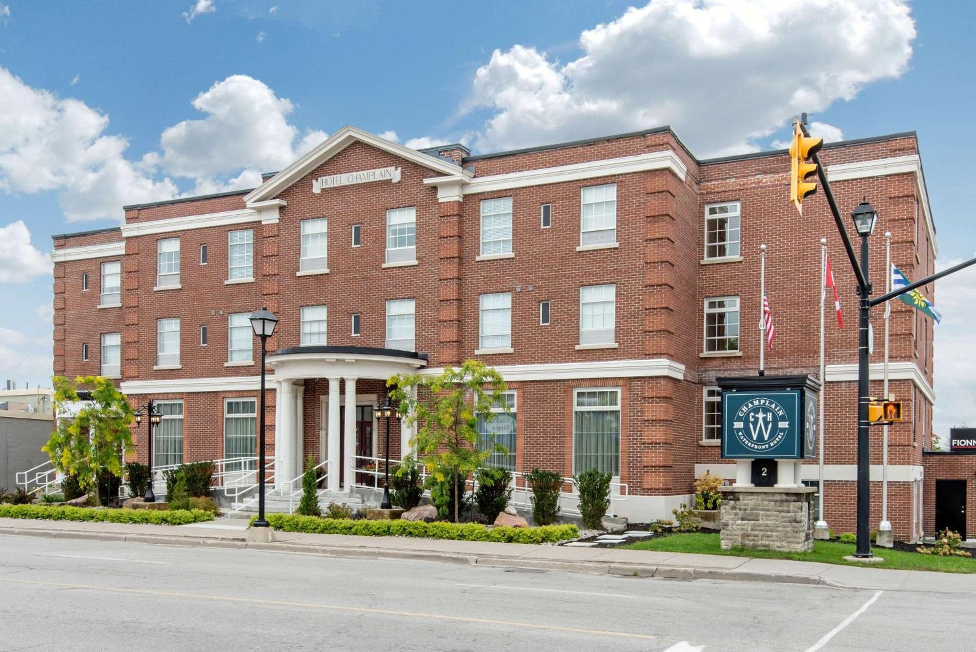 The Champlain Waterfront Hotel Ascend Hotel Collection Ориллия Экстерьер фото
