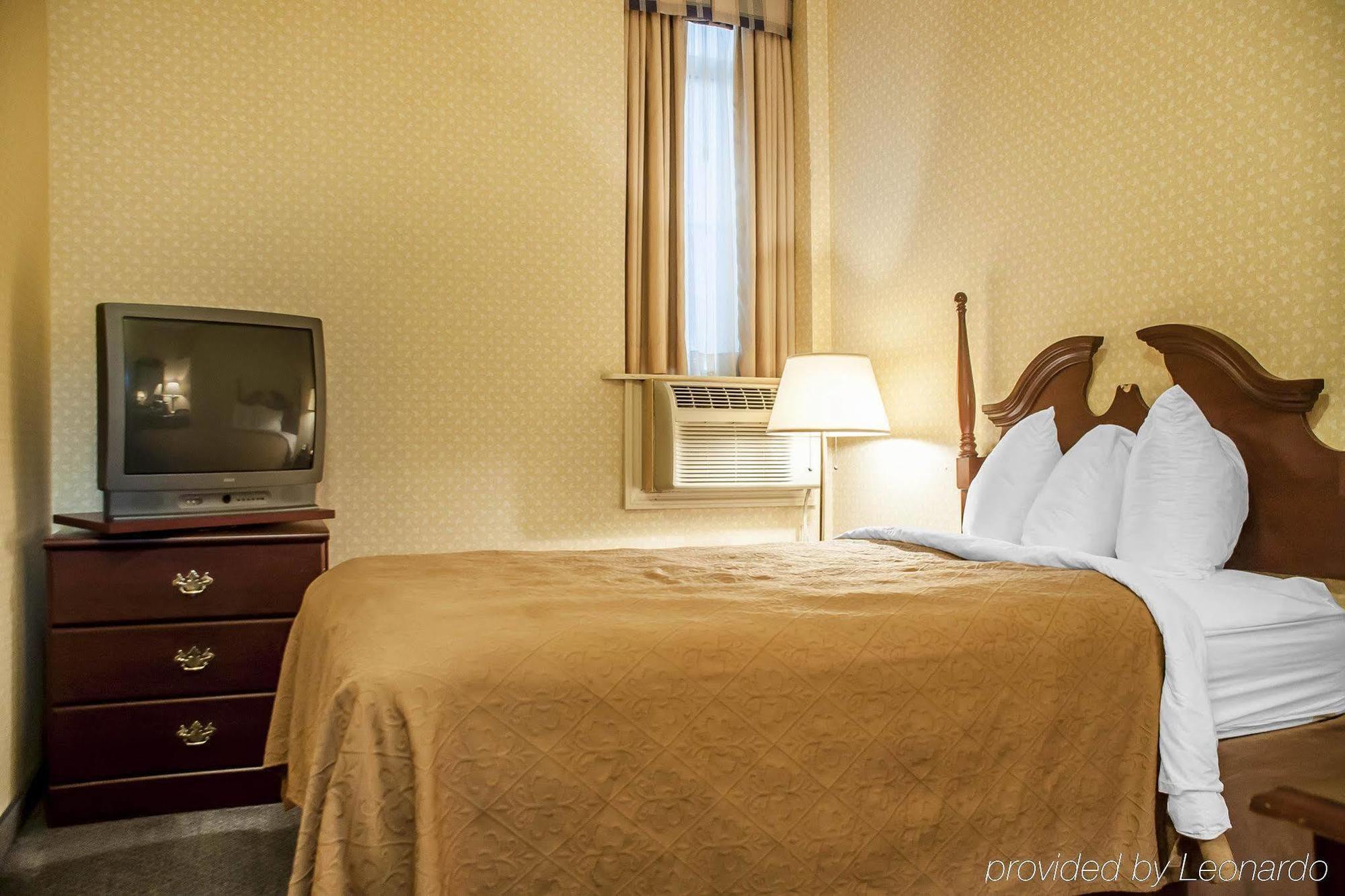 The Champlain Waterfront Hotel Ascend Hotel Collection Ориллия Экстерьер фото