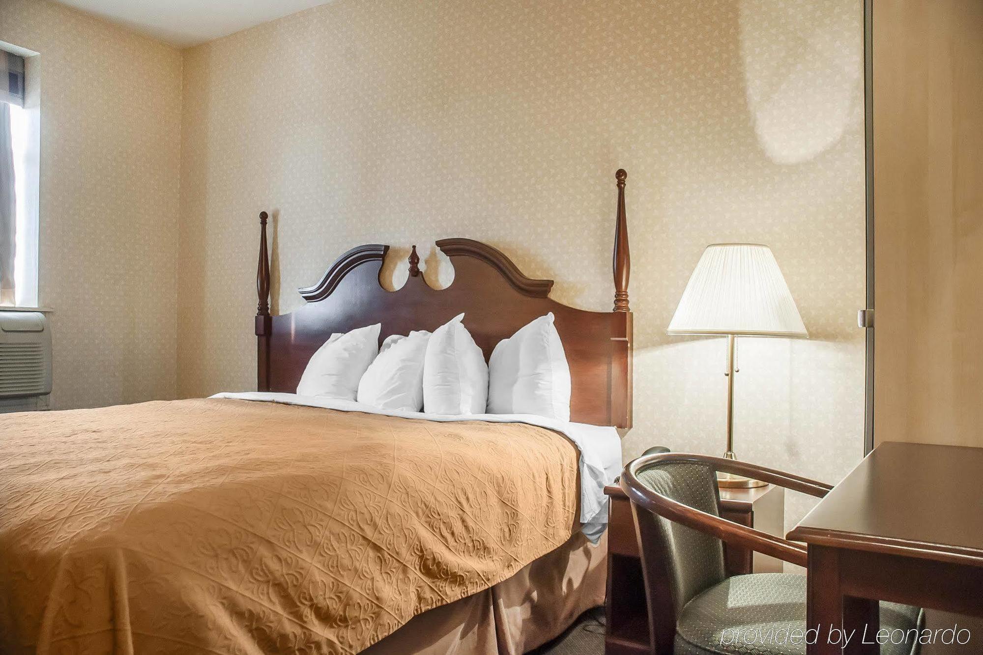 The Champlain Waterfront Hotel Ascend Hotel Collection Ориллия Экстерьер фото