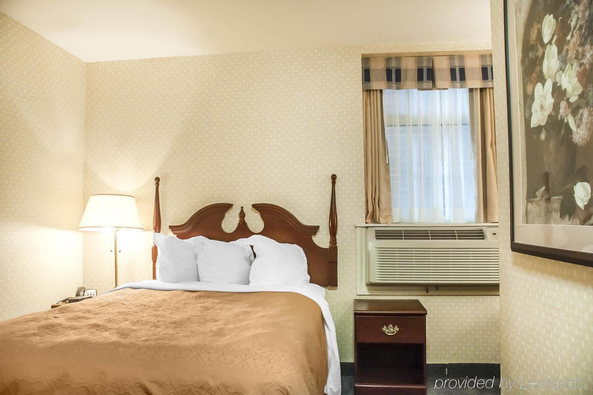 The Champlain Waterfront Hotel Ascend Hotel Collection Ориллия Экстерьер фото