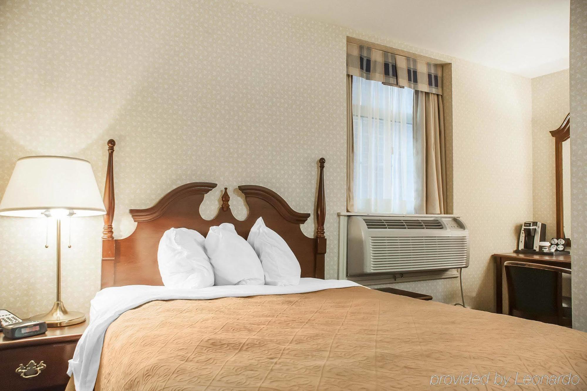 The Champlain Waterfront Hotel Ascend Hotel Collection Ориллия Экстерьер фото