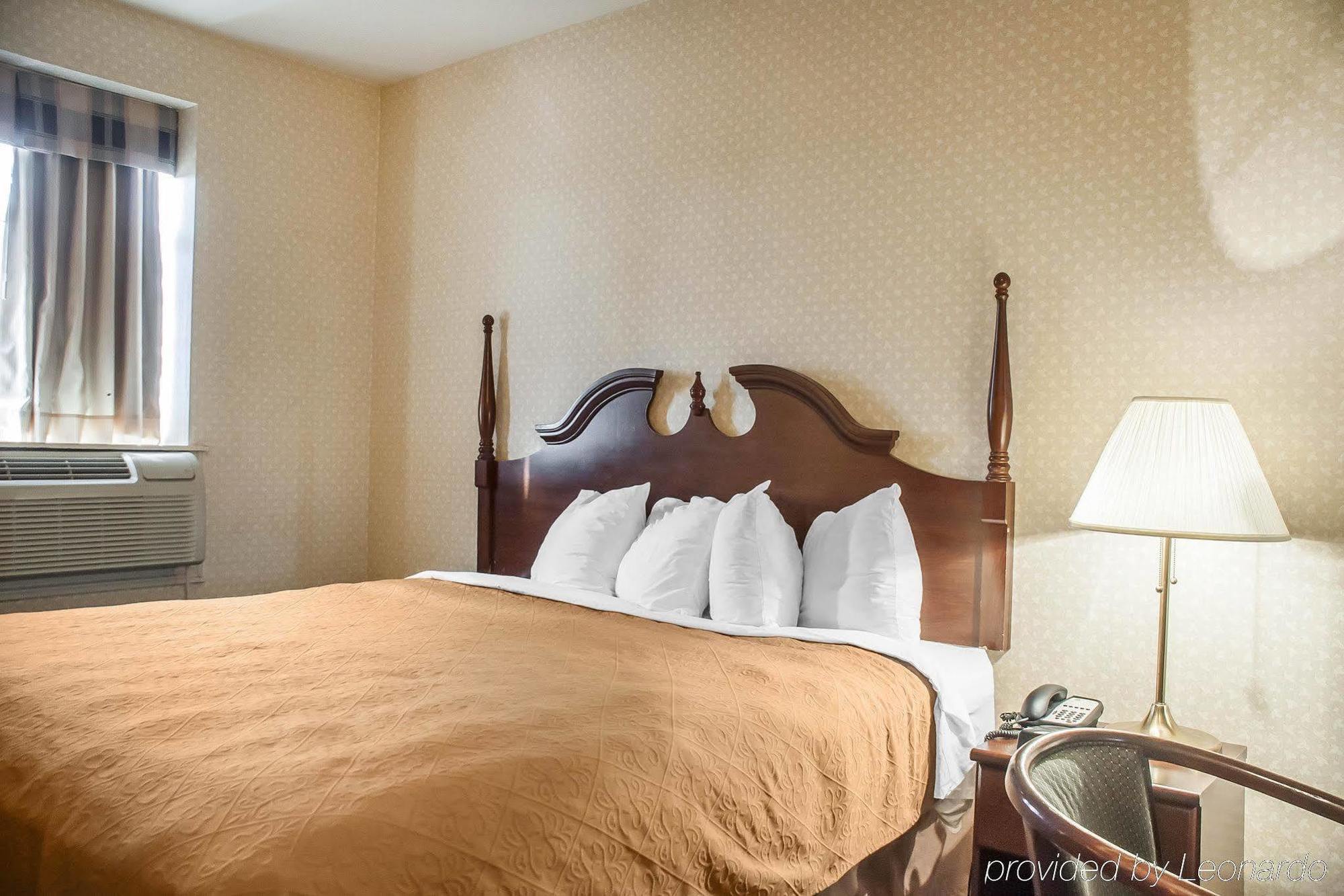 The Champlain Waterfront Hotel Ascend Hotel Collection Ориллия Экстерьер фото