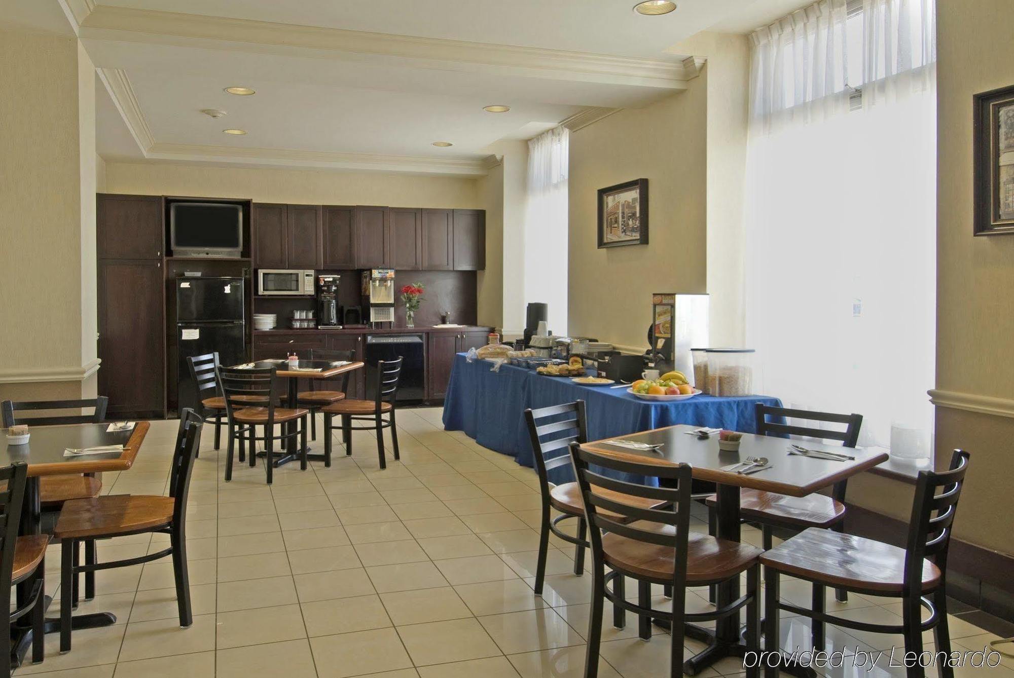 The Champlain Waterfront Hotel Ascend Hotel Collection Ориллия Ресторан фото