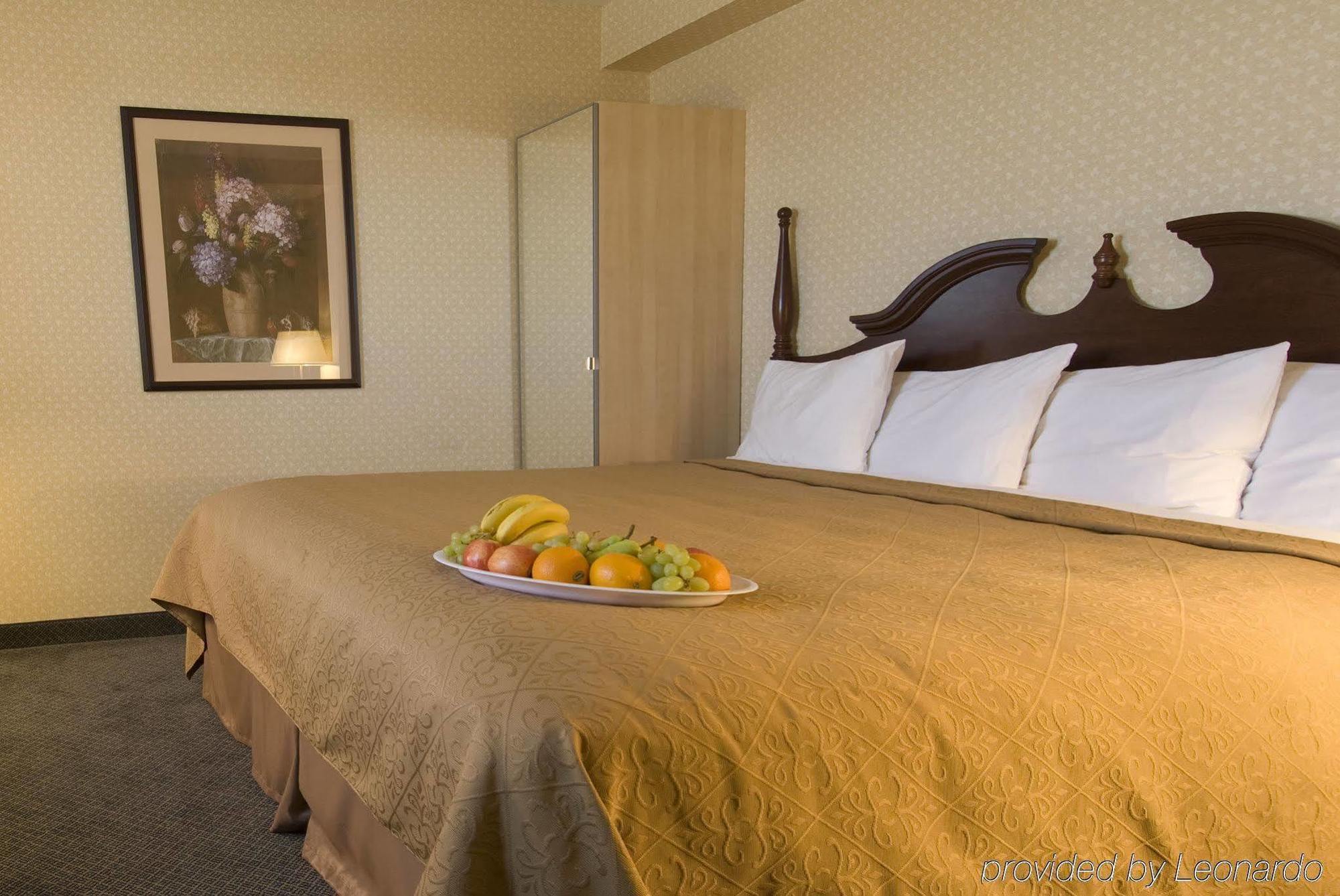 The Champlain Waterfront Hotel Ascend Hotel Collection Ориллия Экстерьер фото